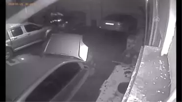 Tamir için bırakılan otomobilde çıkan yangın söndürüldü
