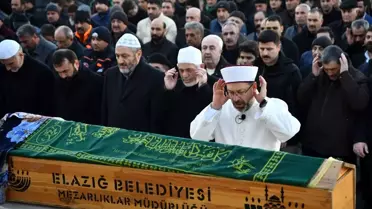 Depremde vefat eden anne ve oğluna hüzünlü veda