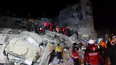 Depremin yaşandığı Elazığ'da vatandaşlar sokaklarda sabahladı