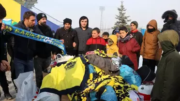 Ağrılı taraftarlardan Elazığ'a giysi ve gıda yardımı