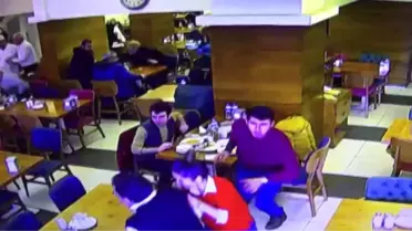 Manisa'daki deprem anında yaşanan panik, güvenlik kameralarına yansıdı