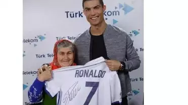Ümmiye Koçak, Ronaldo imzalı formasını bir takipçisine hediye edecek