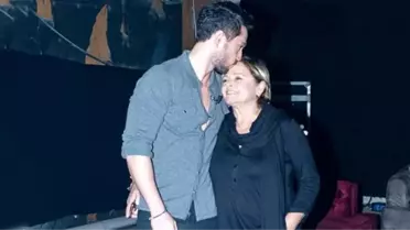Murat Boz'un abisi, uçakta kalp spazmı geçiren annesinin sağlık durumu hakkında bilgi verdi