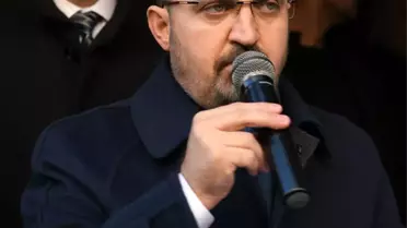 AK Parti'li Turan: 'Avrupa Parlamentosunda bayrak yırtmak şarlatanlıktır'
