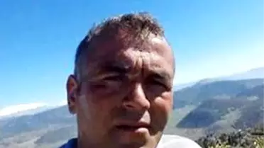 Baba devrilen traktör altında can verdi, oğlu yaralandı