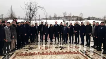 Çelenk depremzedeleri yalnız bırakmadı
