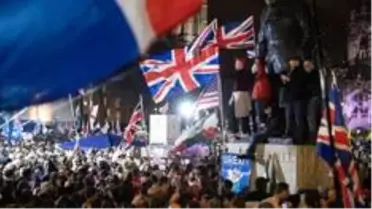 İngiliz halkı, Avrupa Birliği'nden çıkış anlamına gelen Brexit'i kutluyor