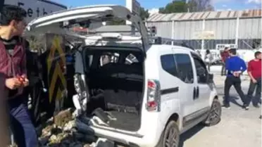 Muğla'da iki hafif ticari araç çarpıştı: 1 ölü, 1 yaralı