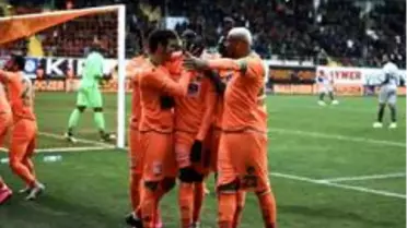 Süper Lig: Alanyaspor: 2 - Yeni Malatyaspor: 1 (Maç sonucu)