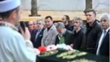 Ahmet Mekin, eşini gözyaşlarıyla son yolculuğuna uğurladı