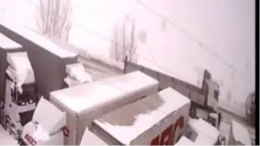 Kar küreme aracını seyrederken canından oluyordu
