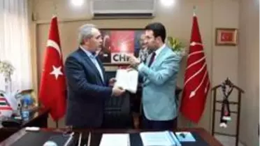 AK Partili Çiftçioğlu, Cemil Tugay'ın gerçekleşmeyen seçim vaadlerini CHP'li Koç'a sundu