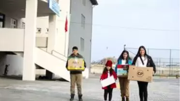 Çocukların aldığı ipler, annelerinin elinde köy çocuklarını ısıttı