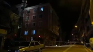 Esenyurt'ta şiddetli rüzgar nedeniyle binanın çatısı uçtu