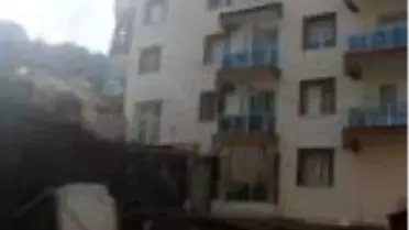 İnşaatın temel kazısı, yandaki 2 binanın temelini kaydırdı
