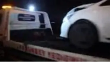 Polisten kaçan sürücü park halindeki 3 araca vurduktan sonra yakalandı