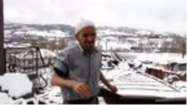 Simav'da fırtına çatı uçurdu, bacaları yıktı