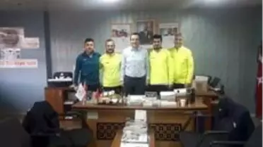 Altyapı hocaların Gençlik Spor İlçe Müdürüne ziyaret