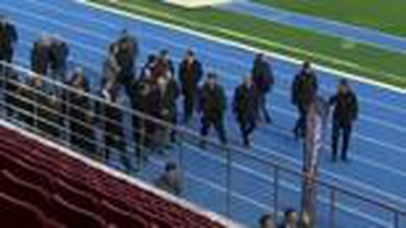 Bakan Kasapoğlu, yenilenen Burhan Felek Atletizm Stadı'nda incelemelerde bulundu (1)