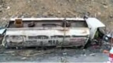 Başakşehir'de su tankeri devrildi