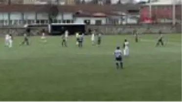 Spor hakeme yumruk atan futbolcuya 13 maç ceza