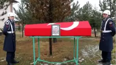 Tedavi gördüğü hastanede hayatını kaybeden asker son yolculuğuna uğurlandı