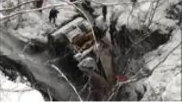 Kepçenin uçuruma yuvarlanması sonucu 1 kişi öldü, 2 kişi yaralandı