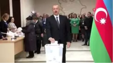 Azerbaycan Cumhurbaşkanı İlham Aliyev ve eşi oy kullandı