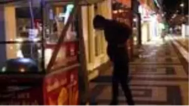 Engelli genç mısır satarak ailesini geçindiriyor