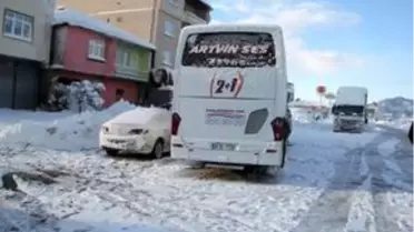 Giresun'da yolcu otobüsü ile iş makinesi çarpıştı: 7 yaralı