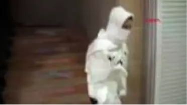 Sakarya vücutlarını tuvalet kağıdı ile sarıp caddede gezdiler