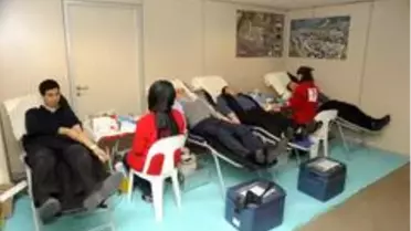 İhlas Holding çalışanlarından Kızılay'a kan bağışı