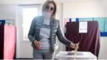 31 Mart'ta oy kullanmaya giderken giydiği taytı eleştirilen Pınar Altuğ, kendisini savundu