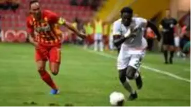 Fenerbahçe, yeni sezon için N'Sakala ile anlaşma sağladı