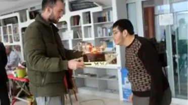 Türk Kızılayı ekibinden, engelli vatandaşa doğum günü sürprizi