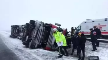 Aksaray'da bir tırın devrilmesi sonucu 5 kişi yaralandı