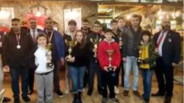 Satrançta şampiyon Menteşeli sporcular oldu