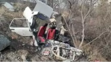 Ankara'da şarampole uçan araç paramparça oldu: 2 yaralı