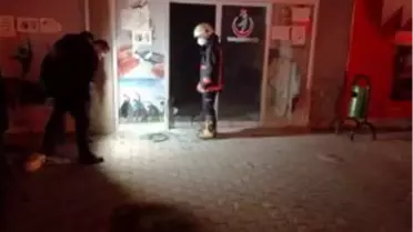 Mersin'de molotofkokteyli atılan sağlık merkezinde yangın çıktı