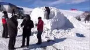 Ardahan doğu ekspresi'nin kardan heykelini yapıp, ardahan'a getirilmesini istediler