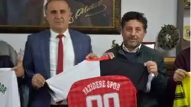 Başkan Kaya'dan spor kulüplerine forma desteği