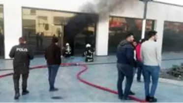 İş yerinde çıkan yangın paniğe neden oldu