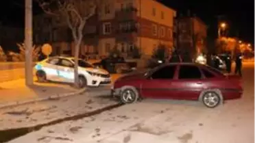 Karaman'da otomobil, polis aracıyla çarpıştı: 3'ü polis 4 yaralı