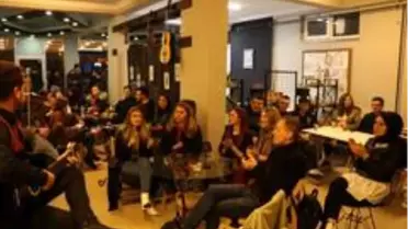 Yabancı öğrenciler Türk şarkılarıyla coştu