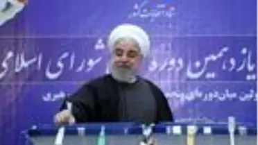 İran sandık başında... Cumhurbaşkanı Ruhani oyunu kullandı