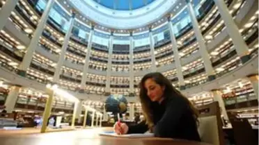 Millet Kütüphanesi'nin milyonlarca kitapla dolu rafları zamanda yolculuğa çıkarıyor