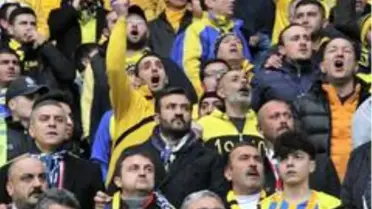 MKE Ankaragücü Başkanı Fatih Mert maçı taraftar ile izledi