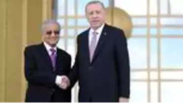 Malezya Başbakanı Mahathir Muhammed, koalisyon hükümetini kuramadığı için istifa etti