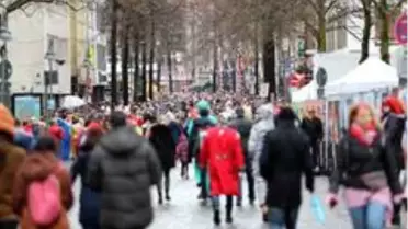 Almanya'daki karnavalda Hanau saldırısı unutulmadı