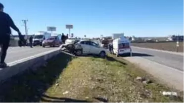 Yayalara yol vermek için duran araca ambulans çarptı: 6 yaralı